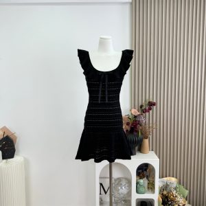 Chien Hepburn Style Little Black Knit Dress with Ruffle U-Neck and Waist-Slimming Fit