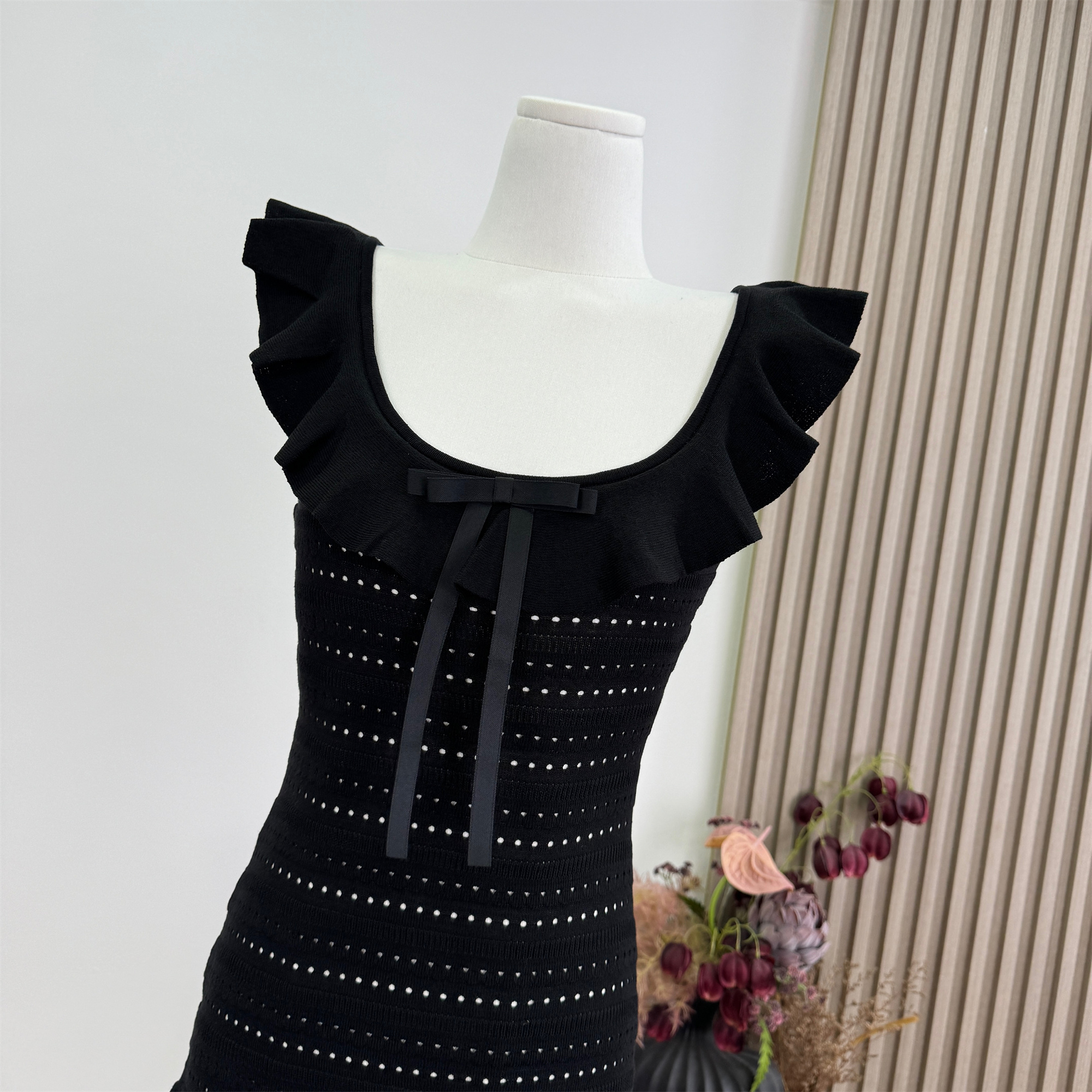 Chien Hepburn Style Little Black Knit Dress with Ruffle U-Neck and Waist-Slimming Fit - Image 2