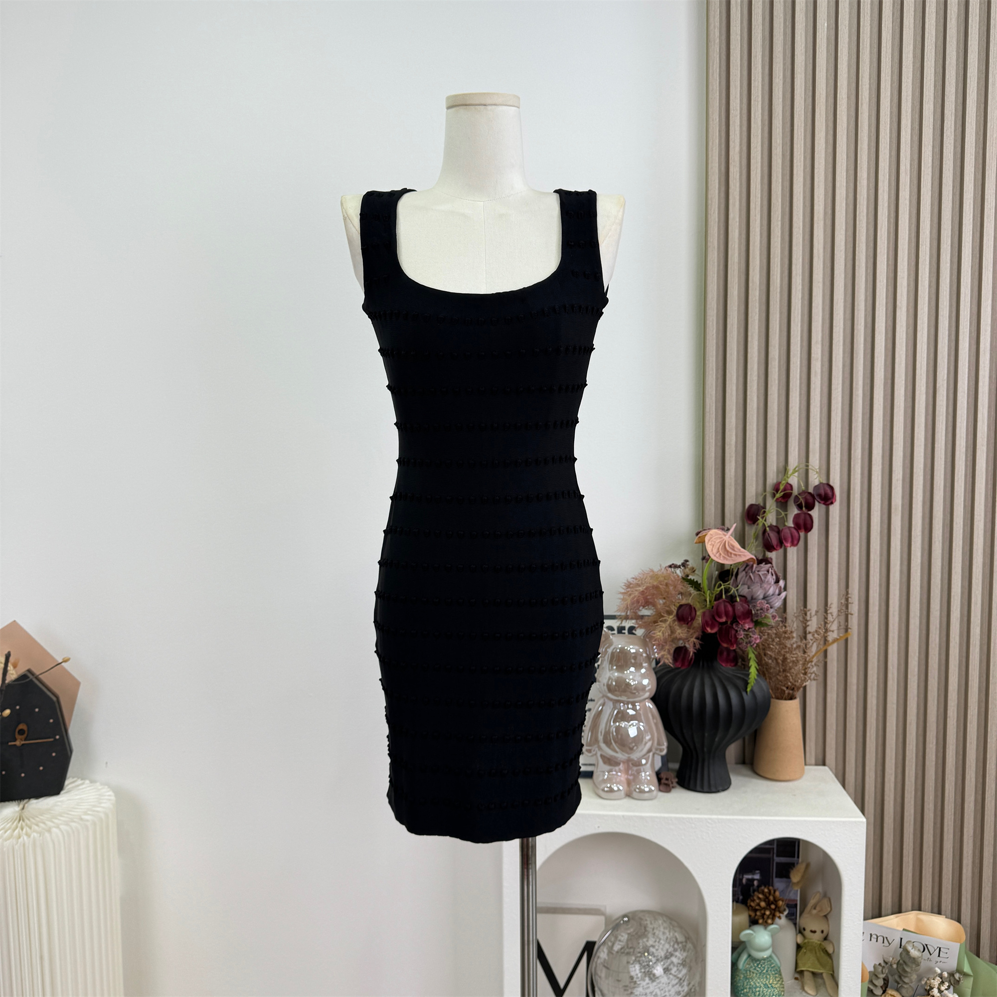 French Retro Slimming Square Neck Sleeveless Knit Dress with Soft Wavy Texture - Image 4