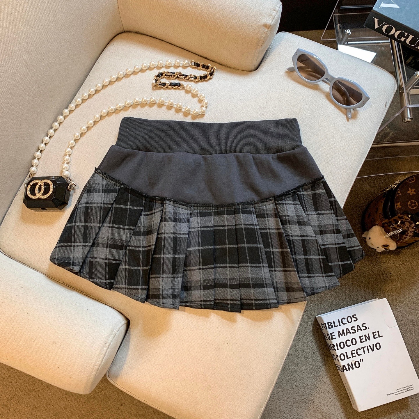 Pleated Low Waist Color Block Mini Skirt for Women - Image 5