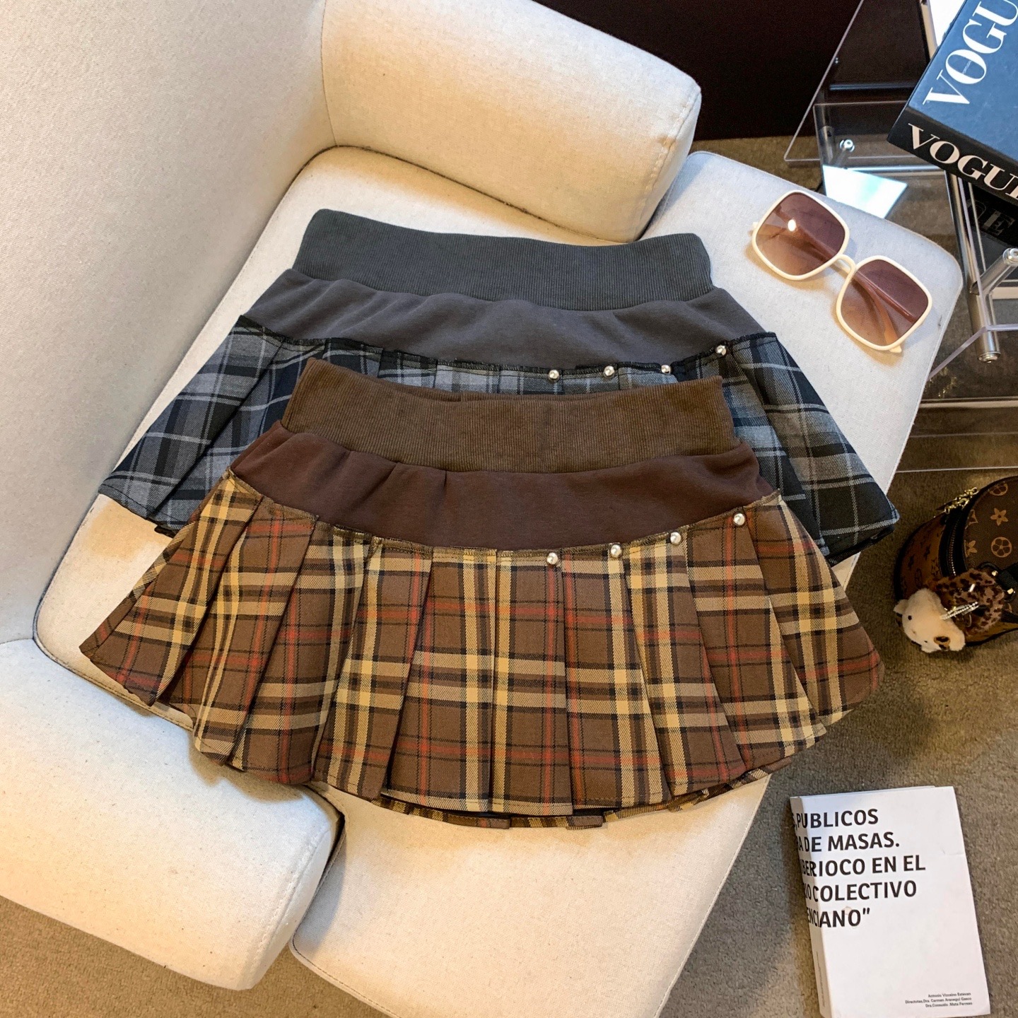 Pleated Low Waist Color Block Mini Skirt for Women - Image 2