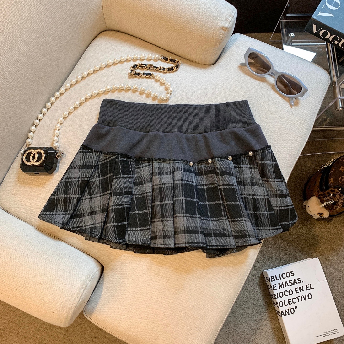 Pleated Low Waist Color Block Mini Skirt for Women - Image 3