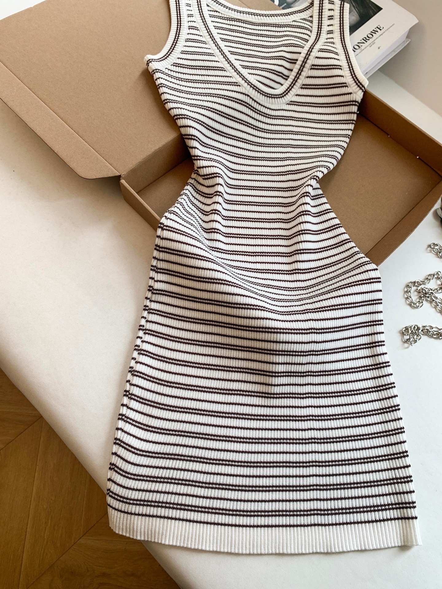 Sexy U-Neck Striped Knit Bodycon Dress for Women Summer Waist-Slimming Hip-Wrap Short Dress - Image 4