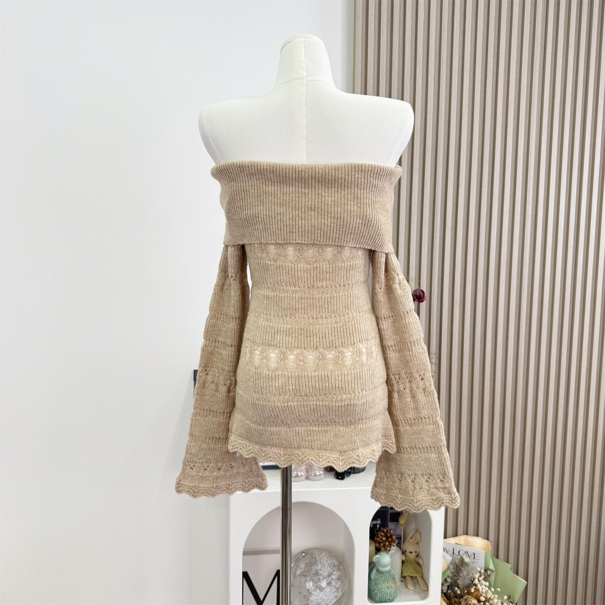 Ruoyu Custom White Chocolate Lover Off-Shoulder Cutout Flared Sleeve Bodycon Dress - Image 4