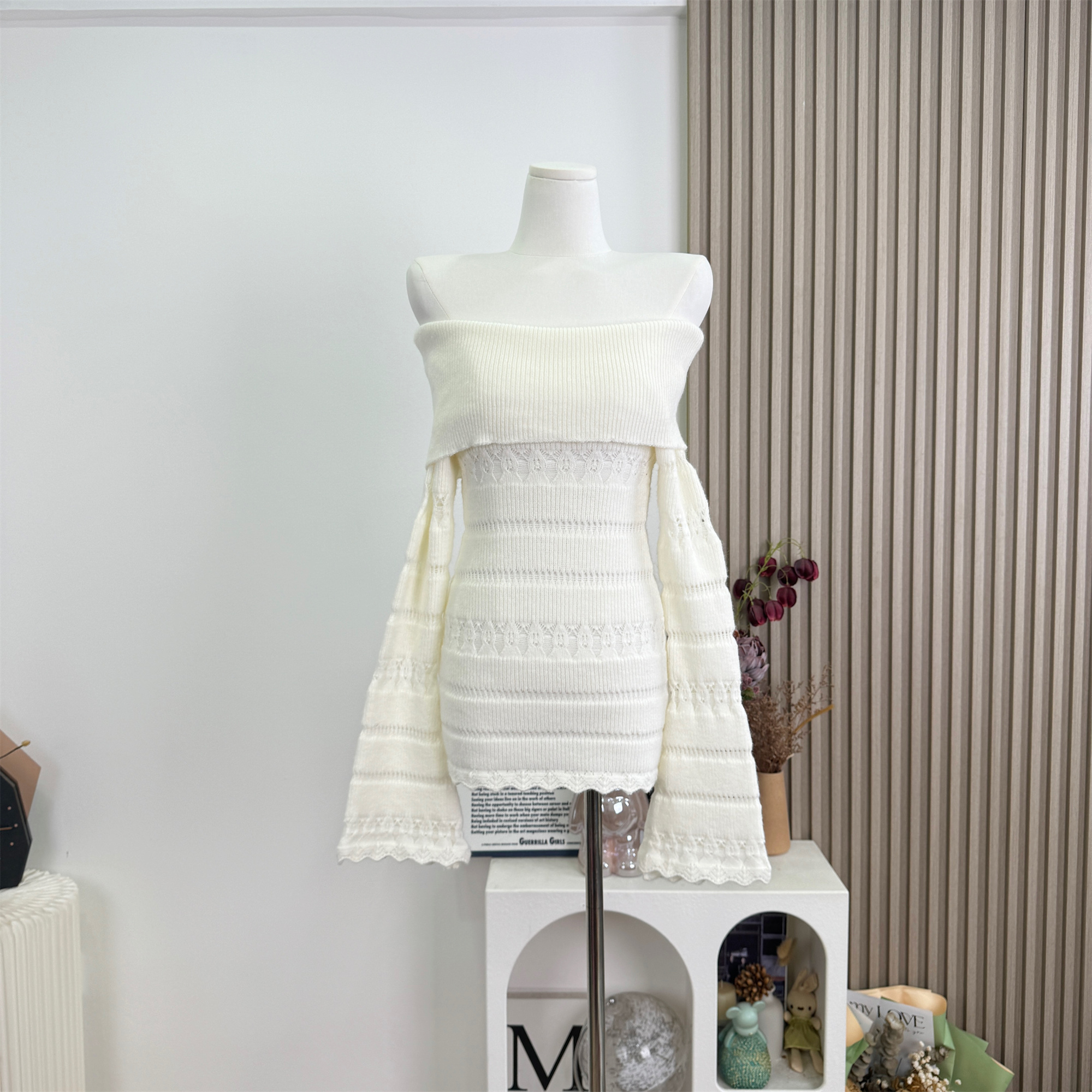 Ruoyu Custom White Chocolate Lover Off-Shoulder Cutout Flared Sleeve Bodycon Dress - Image 2